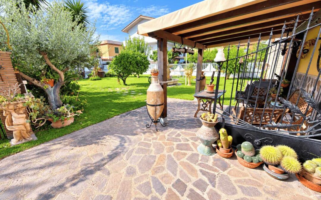 Villa in vendita in Via Mario Calderara