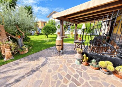 Villa in vendita in Via Mario Calderara